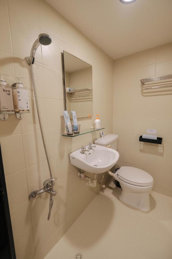 Ferienwohnung 七七漫旅 Seven77 Tainan Exterior foto