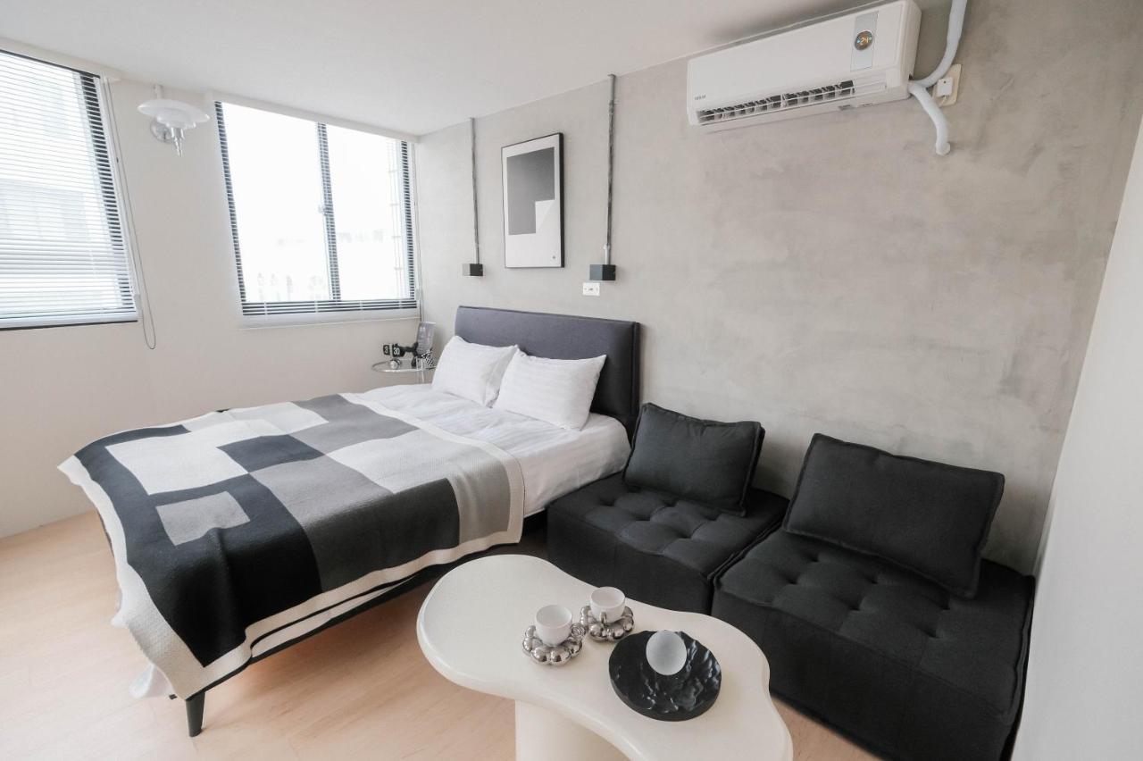 Ferienwohnung 七七漫旅 Seven77 Tainan Exterior foto