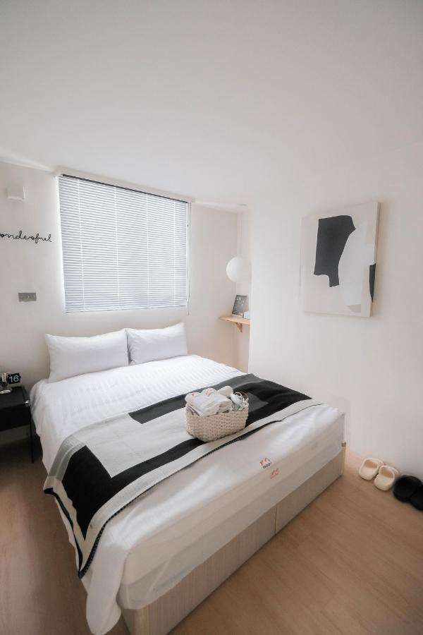 Ferienwohnung 七七漫旅 Seven77 Tainan Exterior foto