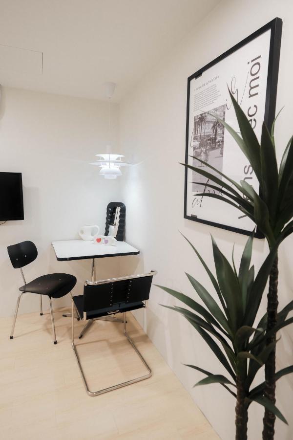 Ferienwohnung 七七漫旅 Seven77 Tainan Exterior foto