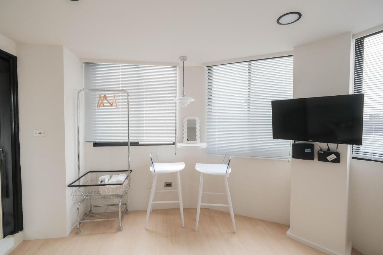 Ferienwohnung 七七漫旅 Seven77 Tainan Exterior foto