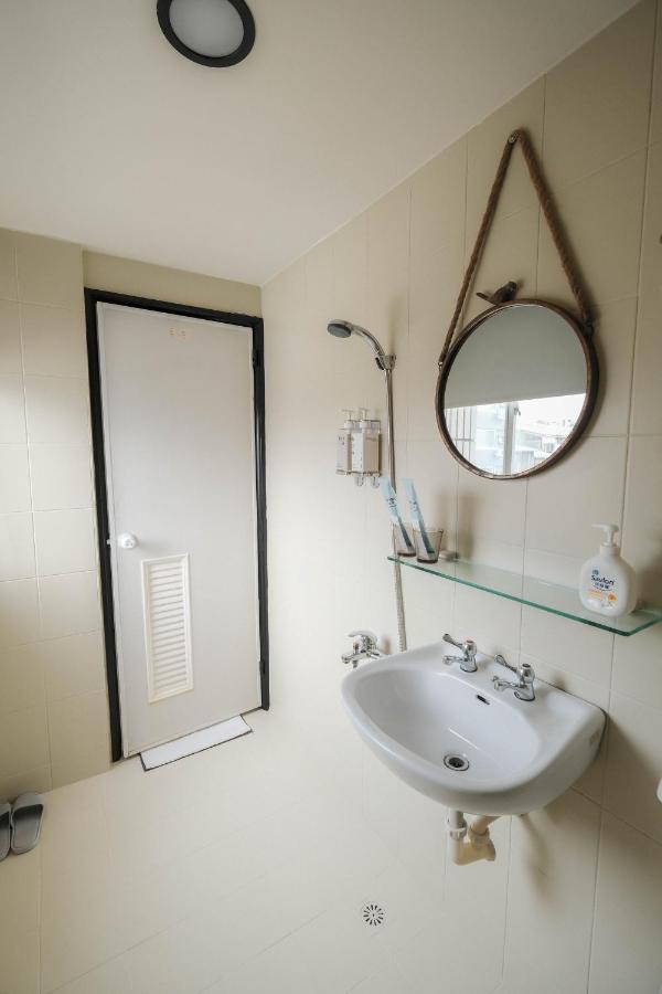 Ferienwohnung 七七漫旅 Seven77 Tainan Exterior foto