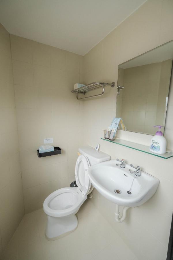 Ferienwohnung 七七漫旅 Seven77 Tainan Exterior foto