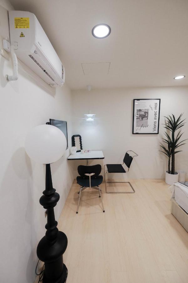 Ferienwohnung 七七漫旅 Seven77 Tainan Exterior foto